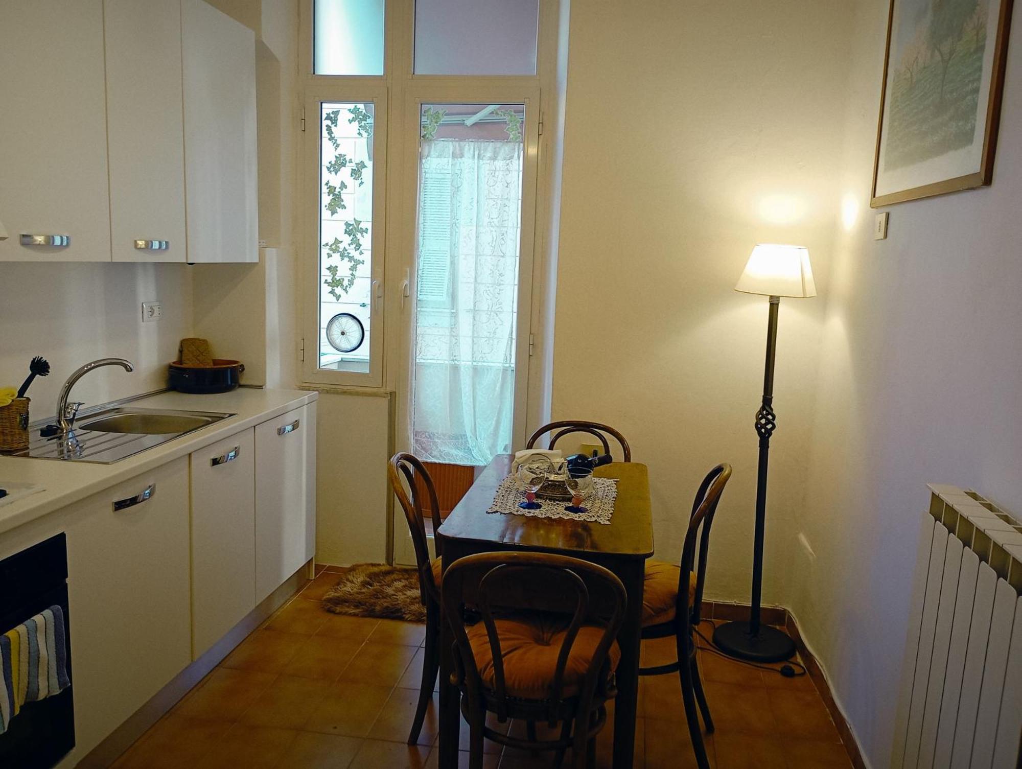 Small Luxury House La Spezia Luaran gambar